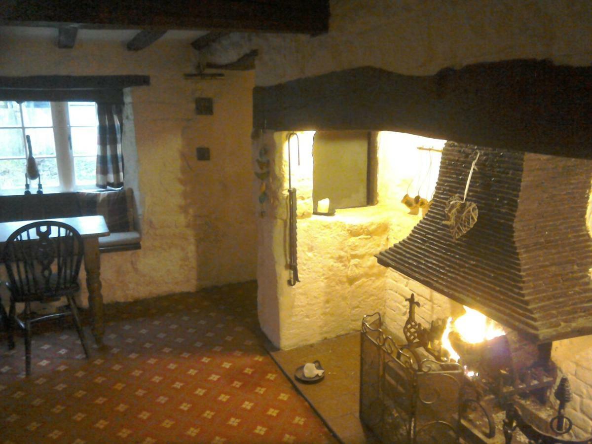 Alvediston The Crown Inn מראה חיצוני תמונה