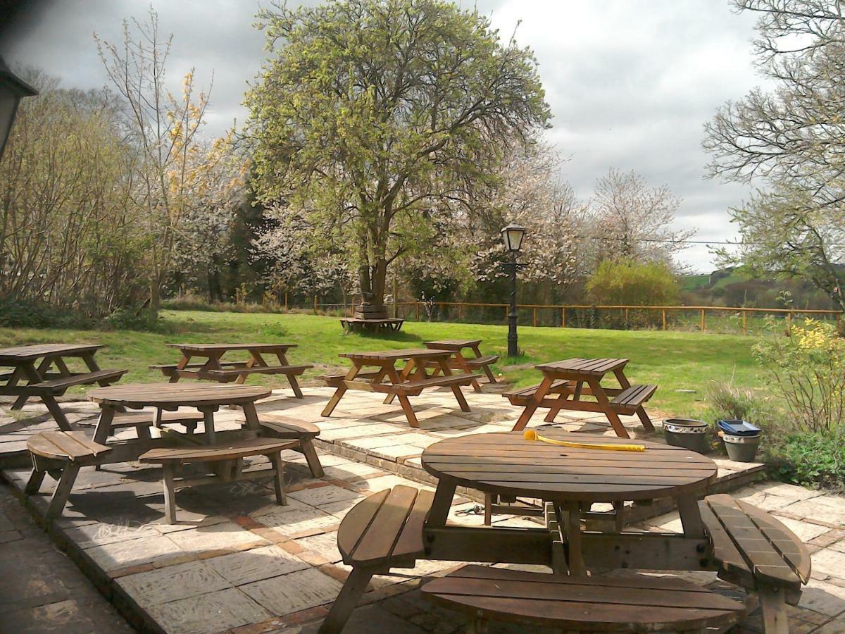 Alvediston The Crown Inn מראה חיצוני תמונה