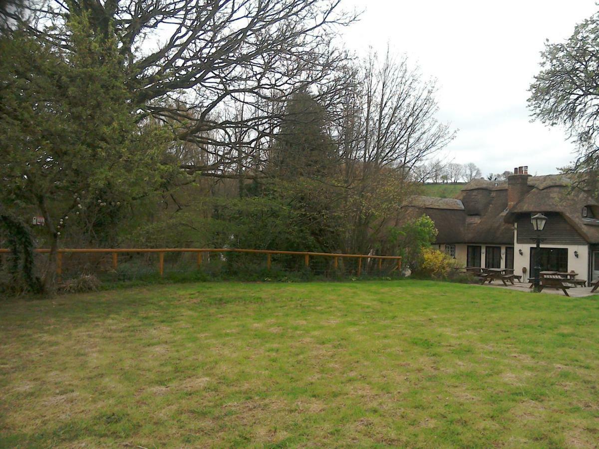 Alvediston The Crown Inn מראה חיצוני תמונה