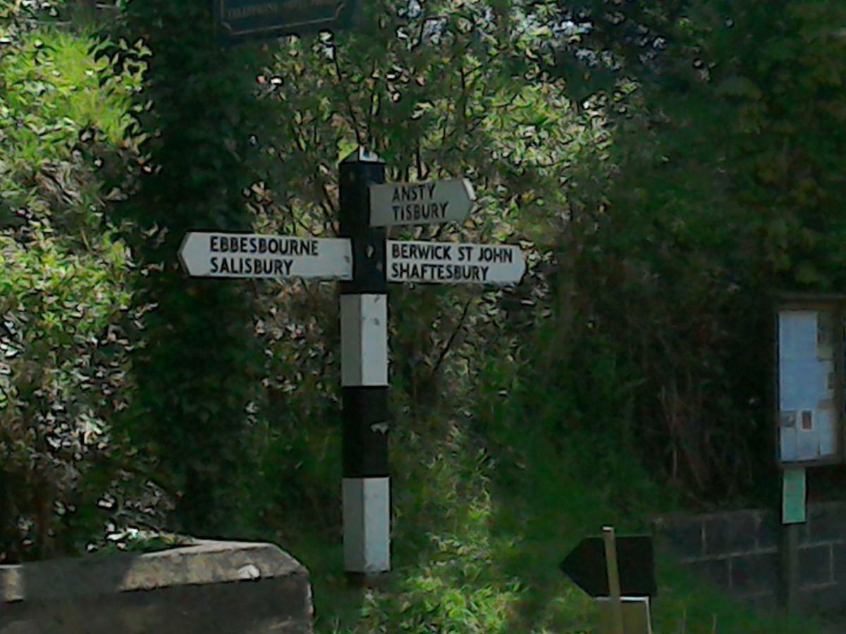 Alvediston The Crown Inn מראה חיצוני תמונה