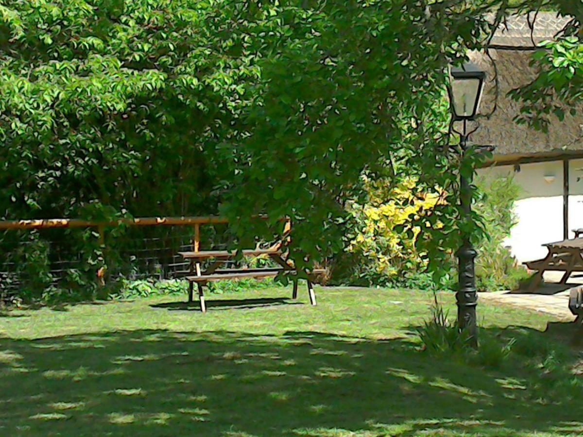 Alvediston The Crown Inn מראה חיצוני תמונה
