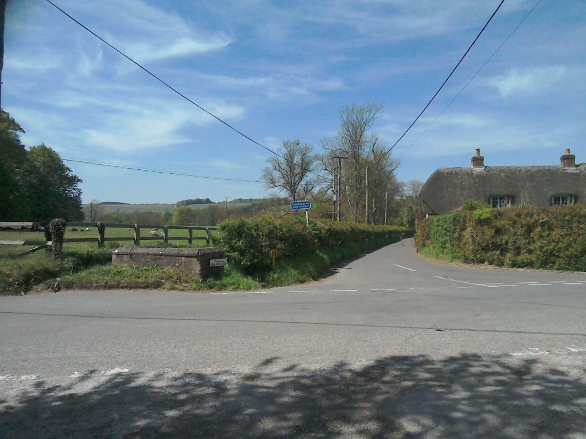 Alvediston The Crown Inn מראה חיצוני תמונה