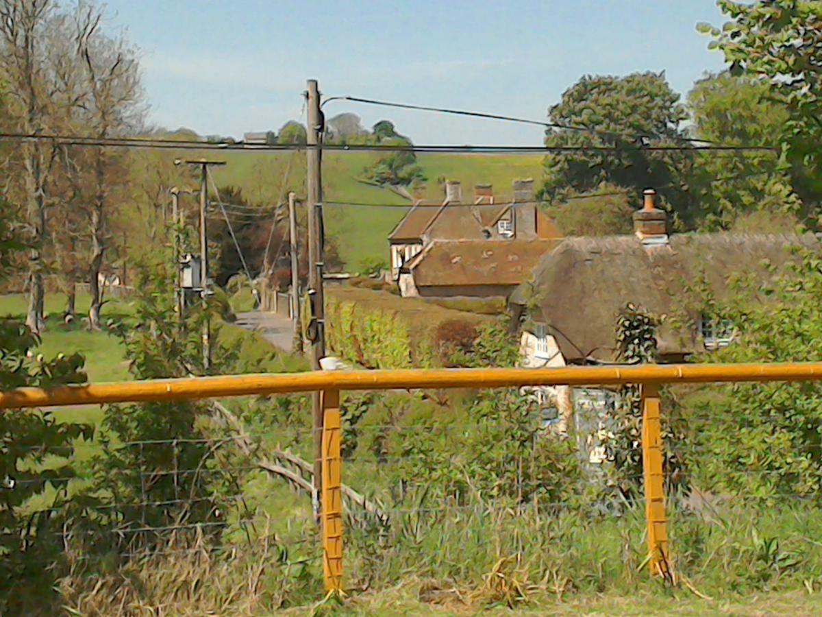 Alvediston The Crown Inn מראה חיצוני תמונה