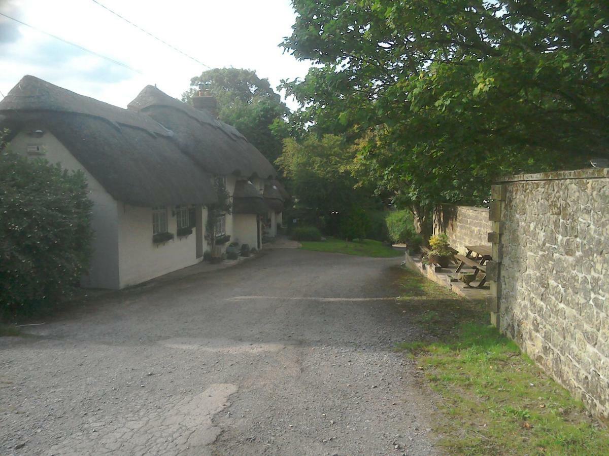Alvediston The Crown Inn מראה חיצוני תמונה