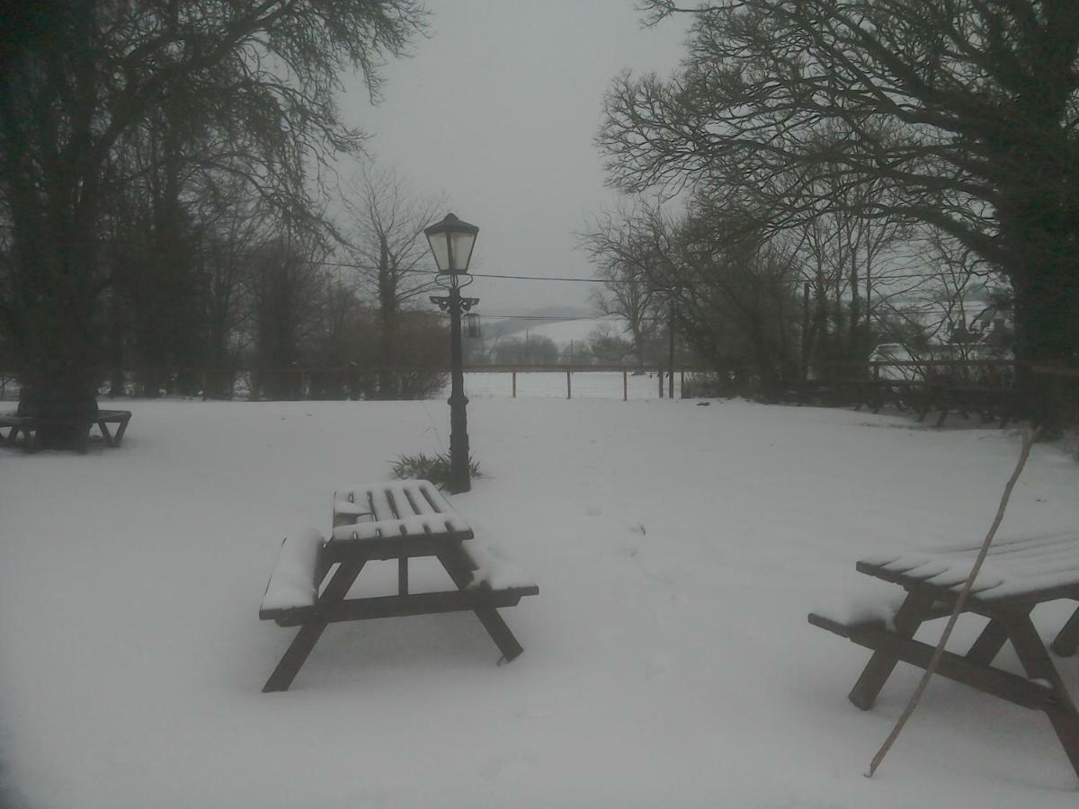 Alvediston The Crown Inn מראה חיצוני תמונה