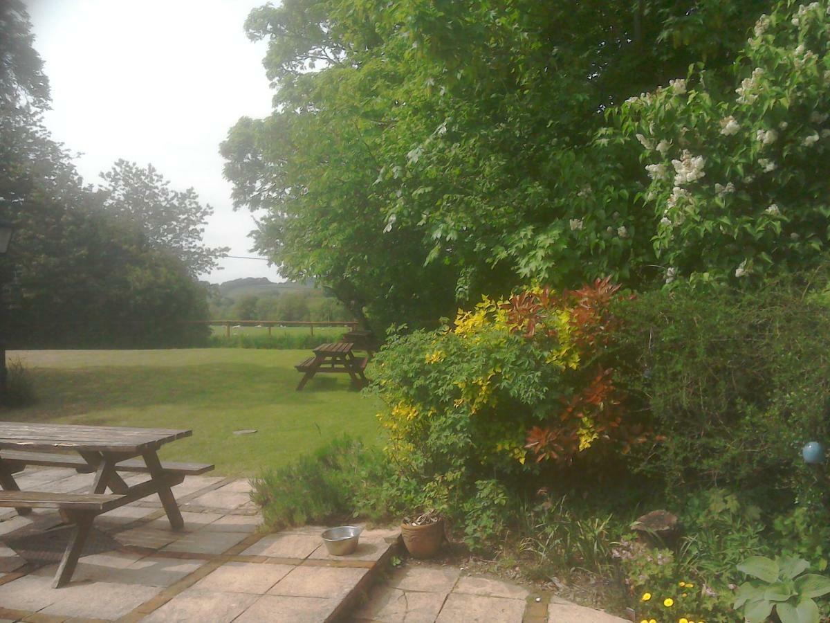 Alvediston The Crown Inn מראה חיצוני תמונה