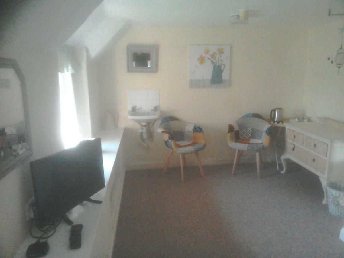 Alvediston The Crown Inn מראה חיצוני תמונה